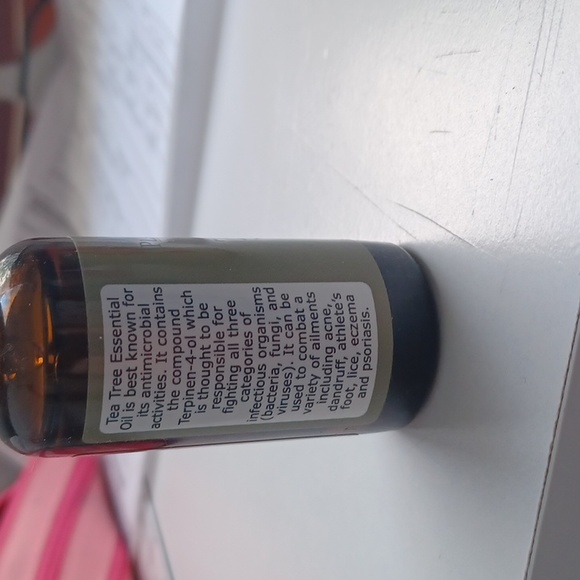 Tea tree essential oil - Picture 2 of 2